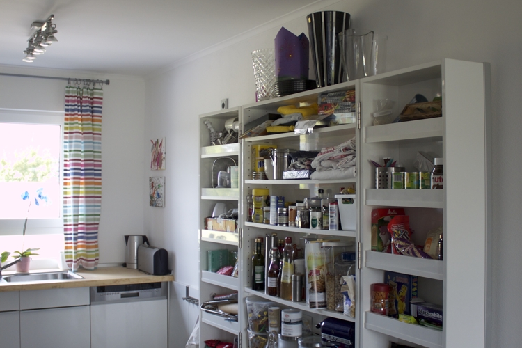 Kuechenschrank offen